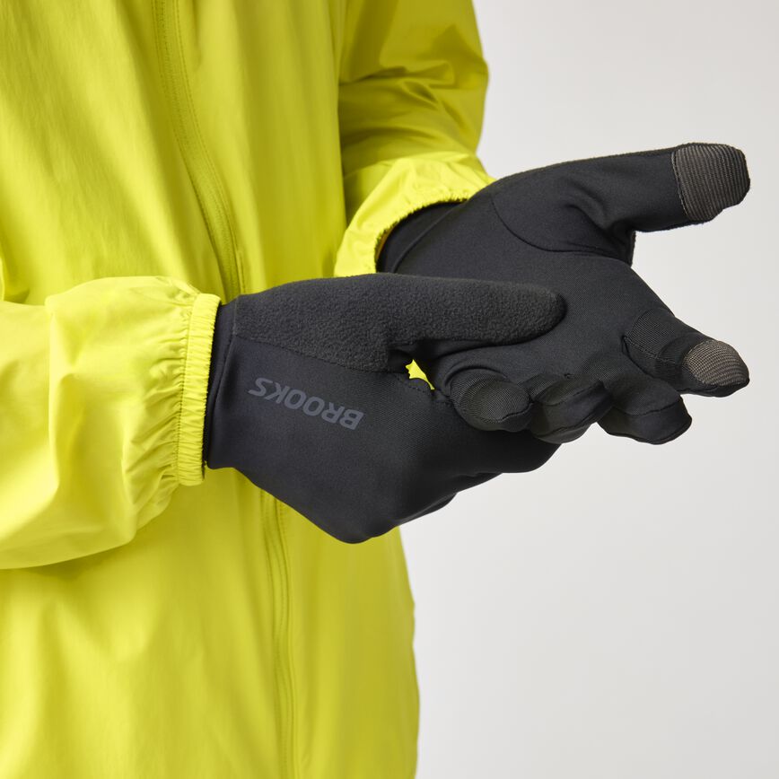 301edcbc_280554-001-d1-unisex-dash-midweight-glove-running-accessories